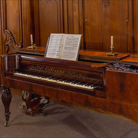 Старое фортепиано
